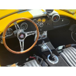 habitacle noir cobra ERA V8 Ford 7 litres à vendre en france .cobra de couleur  jaune