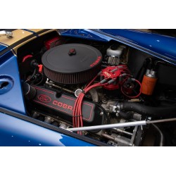 moteur V8  5 litres Ford d'une AC cobra 427 réplique de la marque Everett-Morrsion couleur bleu et or