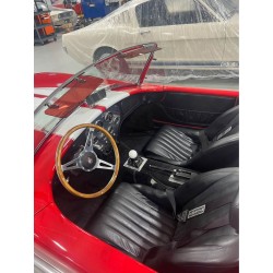 cobra Classic Roadsters couleur rouge F.A.M , V8 Ford 5,8 litres , boite 5 , à vendre en france