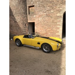 shelby cobra réplique de la marque américaine Classic Roadsters  finition jaune bande noir