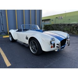 cobra Classic Roadsters peinture ivoire blanc V8 chevrolet 5,7 litre avec capote et boite 5 à vendre en france