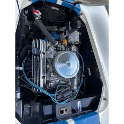 Moteur V8 5,7 litres Chevrolet  '' crate engine'' dans cobra Classic Roadsters peinture blanc / bleu