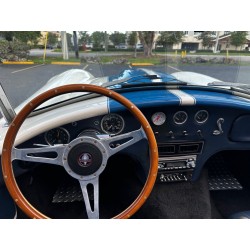 intérieur réplique  shelby cobra 427 réplique Classic Roadsters peinture blanc bleu