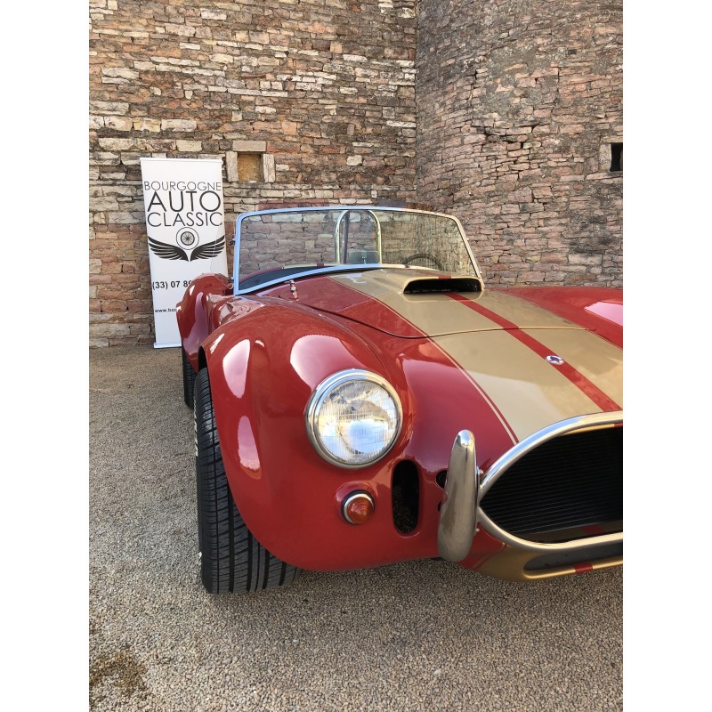 Cobra 427 shell Valley , V8 Ford (FE) 7 Litres , boite 4  mécanique ,  peinture Rouge à bandes Or