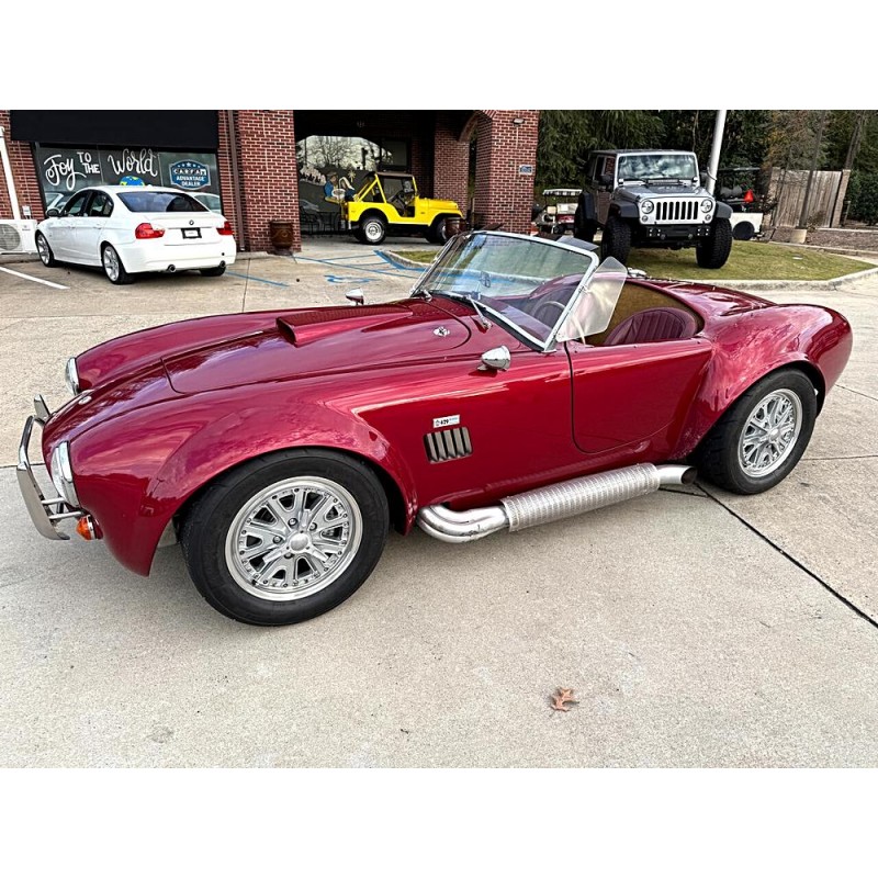 cobra 427 , BigBlock V8 7 litres Ford , constructeur Everett-Morrison  couleur rouge cerise metal vernis