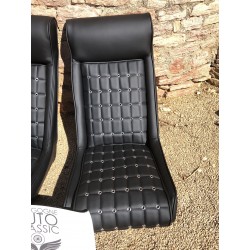 Sièges GT40 réplique (GT Developments) refait à  neuf en cuir noir patiné chez un sellier .