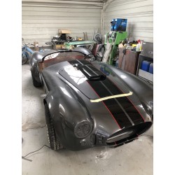 Cobra Shell Valley pendant la réfection totale de sa carrosserie . peinture bidon façon BackDraft Gris/noir lisera rouge