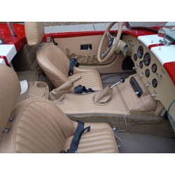 habitacle beige Cobra  427sc du constructeur Classic Motor Carriages  V8 Ford , couleur Rouge FAM